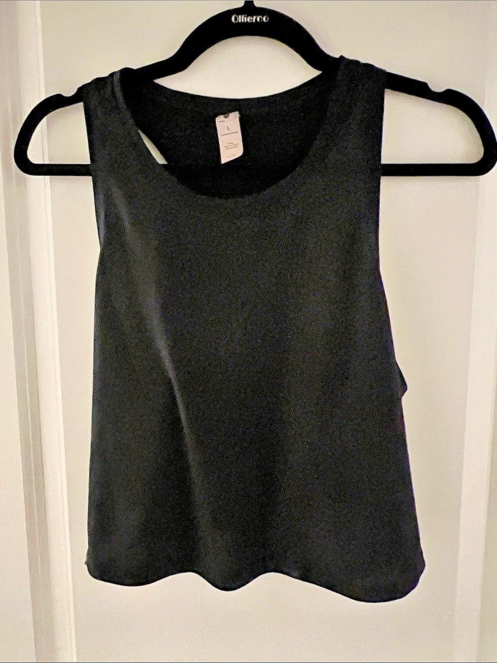 Yogalicious Tank Top in Black Size Large